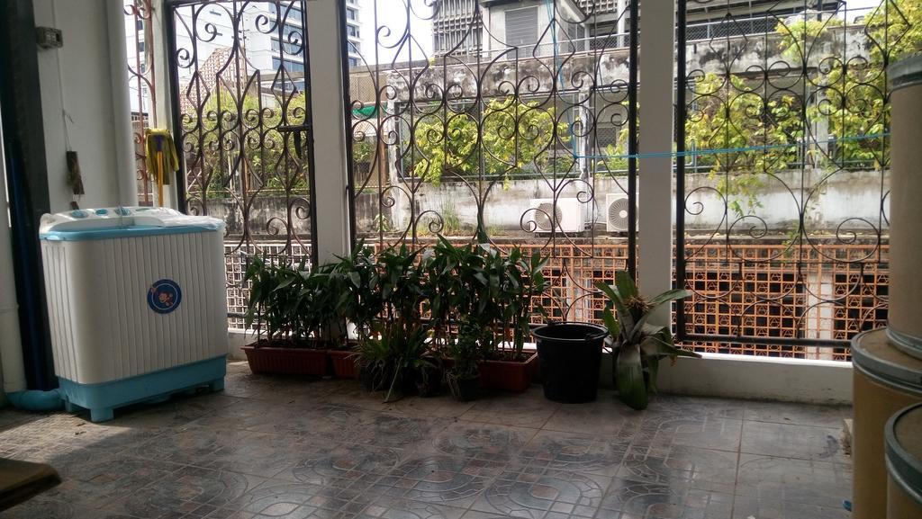 E&G Guest House Bangkok Extérieur photo