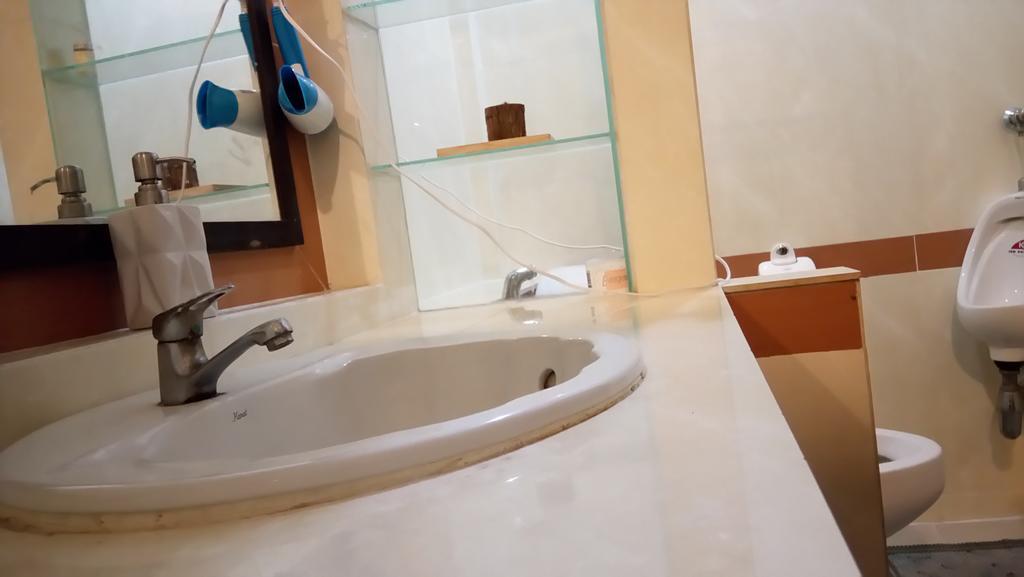 E&G Guest House Bangkok Extérieur photo